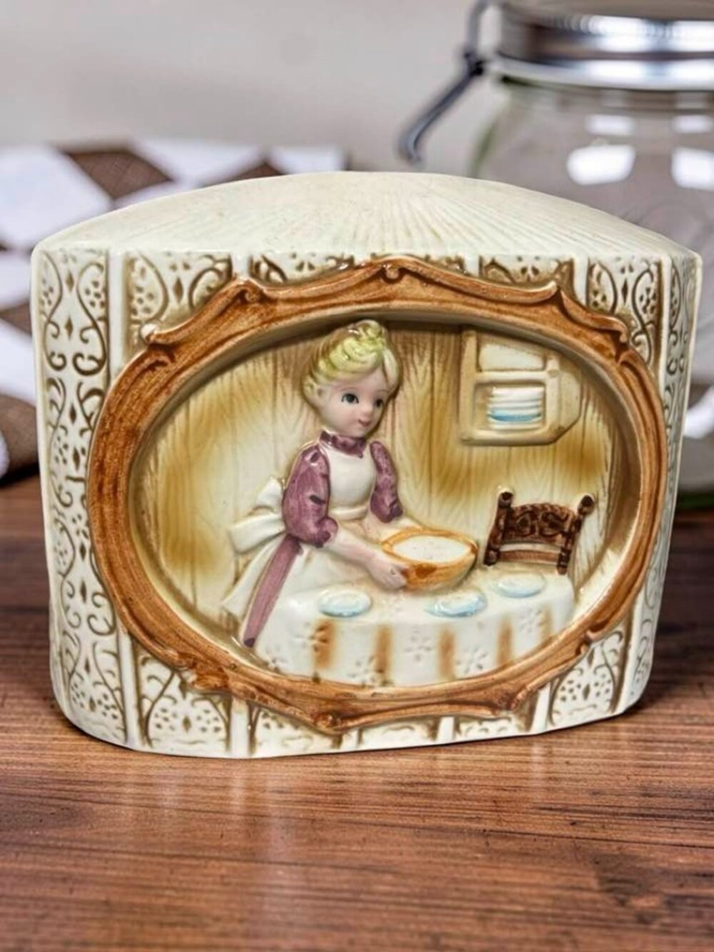 Vintage 1978 Sears Roebuck Ceramic Napkin Holder With Pioneer Women Girl Baking - Picture 3 of 6